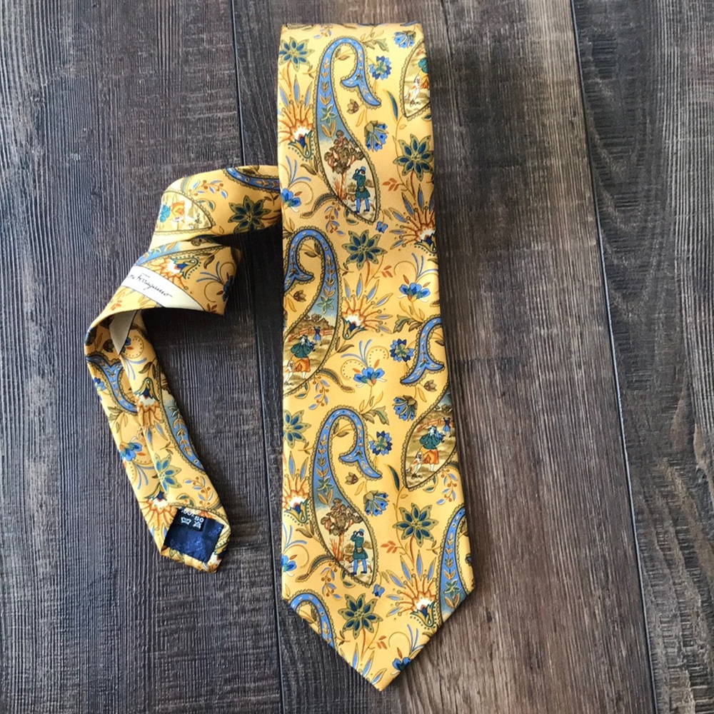 🏇Salvatore Ferragamo Silk Paisley Yellow and Blue Men's Tie